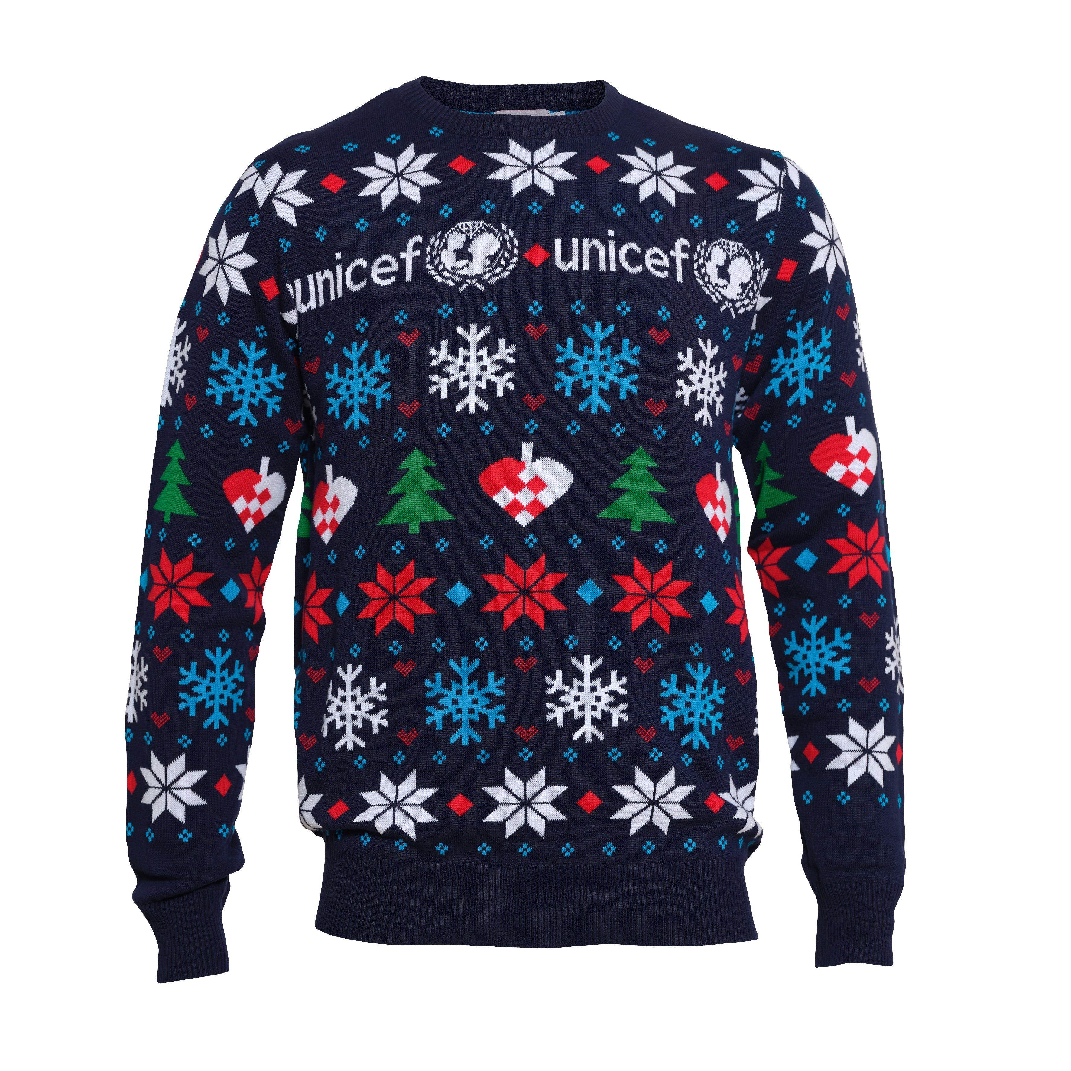 En julesweater med snefnug, juletræer og julehjerter på.